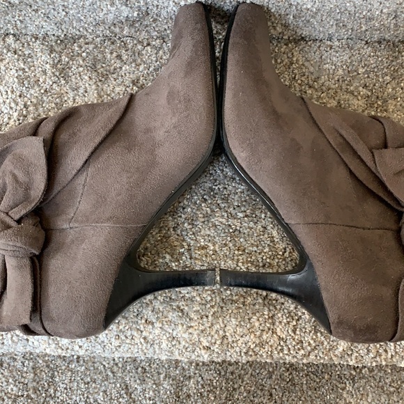 Apt 9 Gray Faux Suede Ankle Boots - Picture 5 of 8